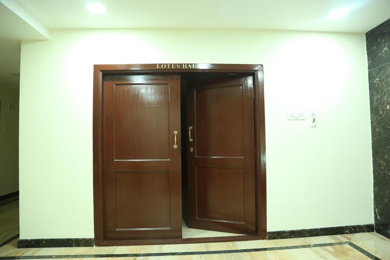 Sera Grand Hotel 3*